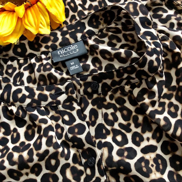 🦋B2G1🦋NICOLE MILLER Leopard Cold Shoulder Button Down Top M - Picture 7 of 8